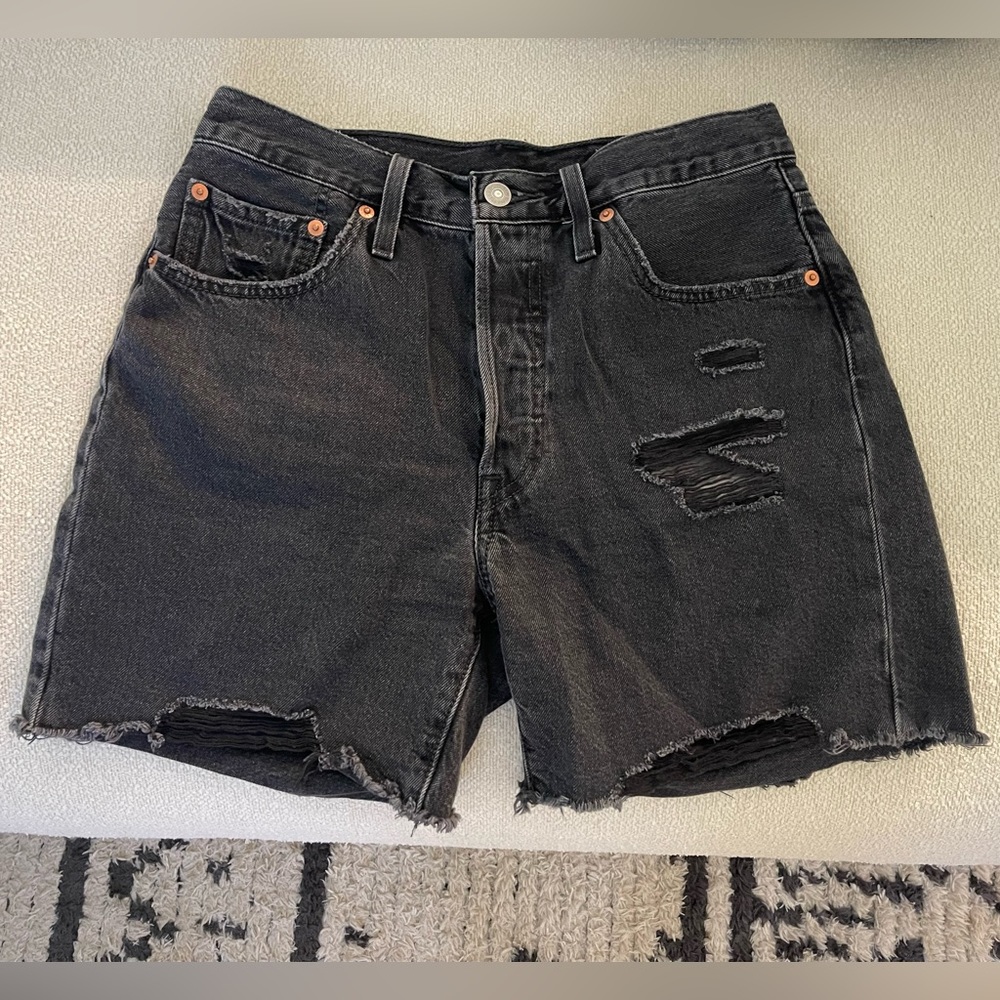 Black cutoff Levi’s shorts.